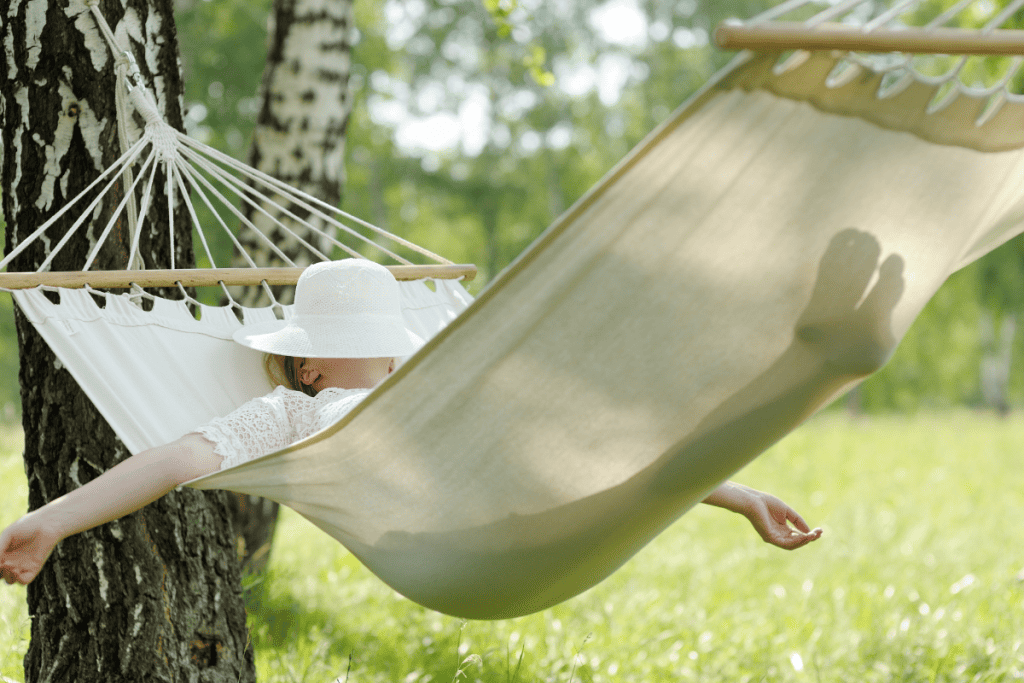 14 CLEVER SPACE SAVING BEDS FOR YOUR SMALL SPACE 27 Hammock