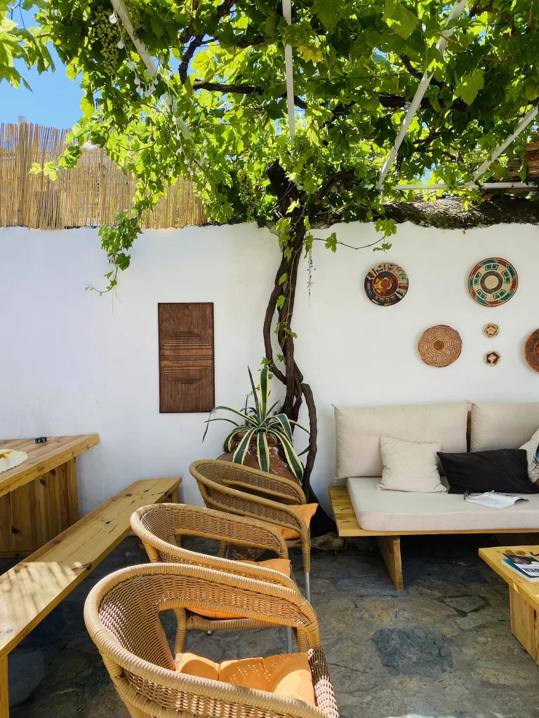 39 VALUABLE ADU IDEAS TO OPTIMIZE SPACE IN A BACKYARD BUILD (700+ PICS) 85 A Patio in a Resort