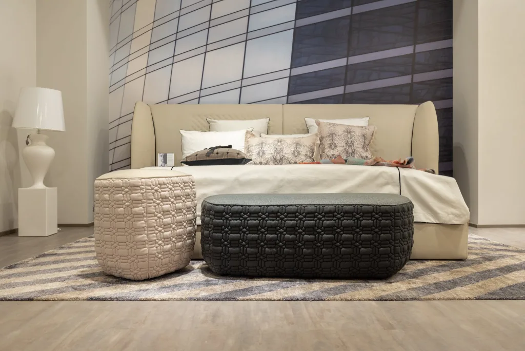 39 VALUABLE ADU IDEAS TO OPTIMIZE SPACE IN A BACKYARD BUILD (700+ PICS) 214 Stylish bedroom interior with bed