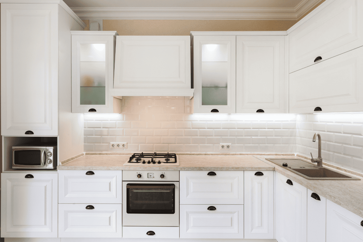 AN EFFICIENCY KITCHEN: DESIGN TIPS & IDEAS TO MAXIMIZE SPACE 13 under cabinet lighting