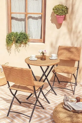 20 SMALL PATIO FURNITURE IDEAS TO MAKE A BIG IMPACT 3 Compact outdoor dining set-up perfect for small patios or balconies.