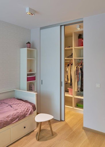 22 AWESOME SMALL WALK-IN CLOSET IDEAS FOR TINY HOMES & ADUS 25 unnamed 2024 03 18T030838.913 jpg
