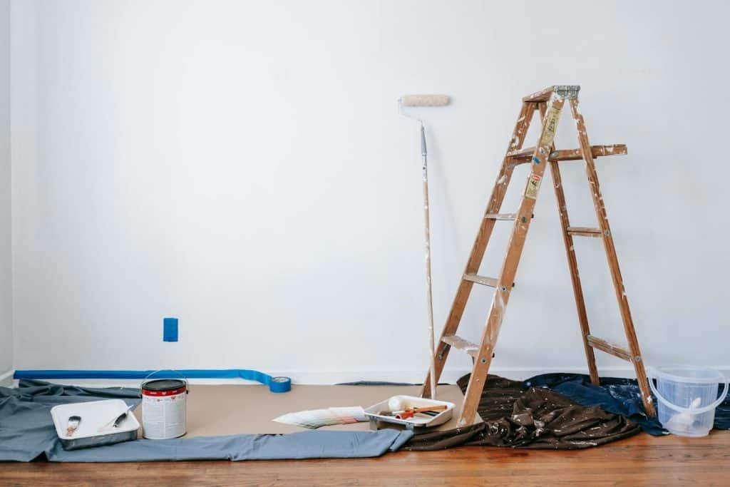DIFFERENCES BETWEEN A TOWNHOUSE AND A CONDO: SIMPLIFIED & EXPLAINED 4 Brown Wooden Ladder Beside Painting Materials