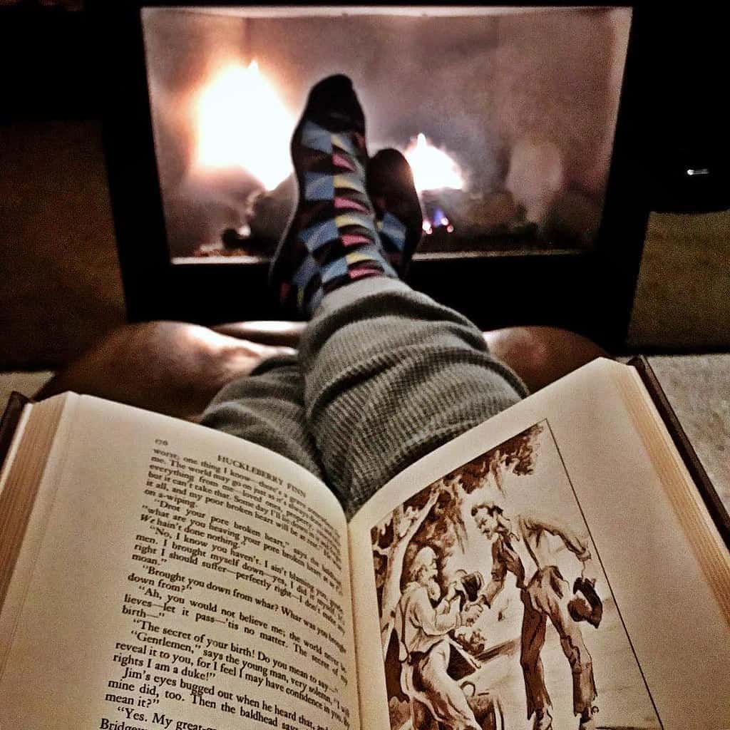 TINY HOUSE FIREPLACES FOR SMALL SPACES: COMPACT COMFORT 1 cozy fireplace in a tiny house